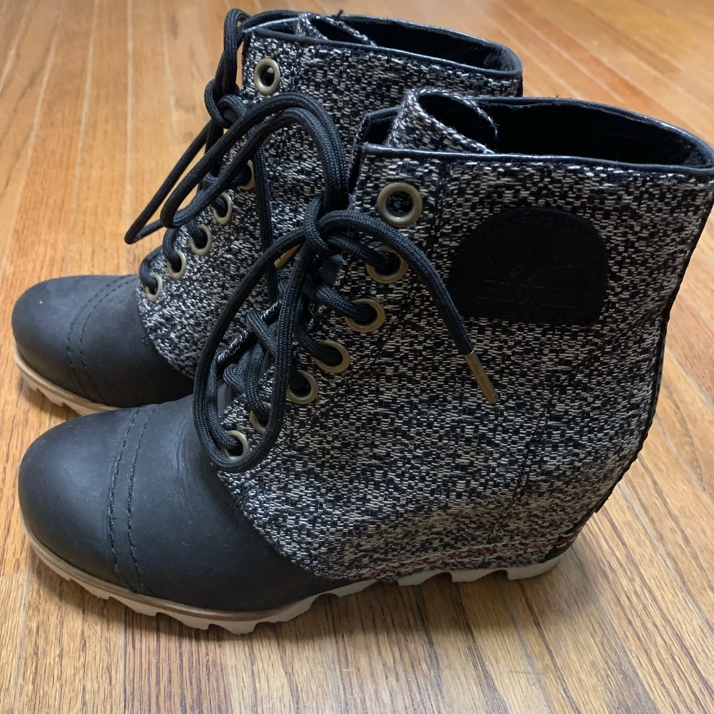 SOREL wedge black boots
